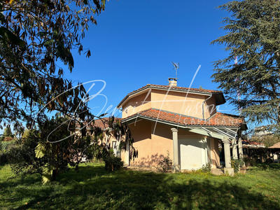 Maison - 225 m² - 6 pièces