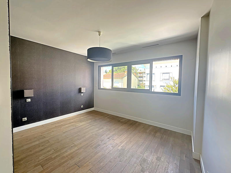 Maison - 328 m² - 5 pièces