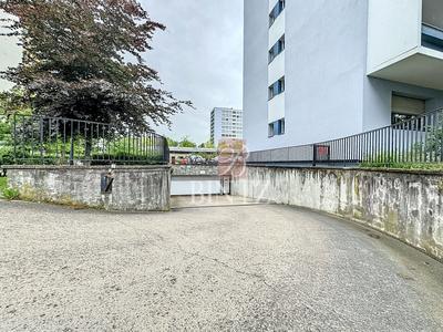 Parking / Garage - 12 m²