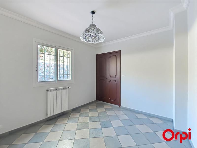 Maison - 222 m² - 8 pièces