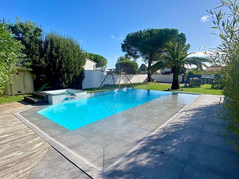 Maison - 182 m² - 7 pièces