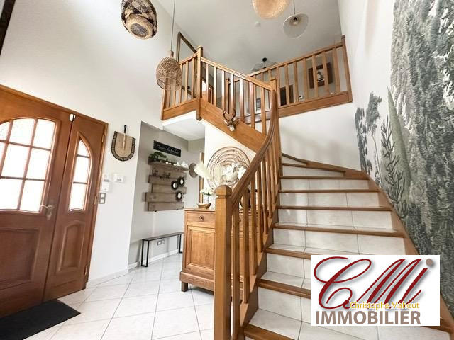 Maison - 385 m² - 11 pièces