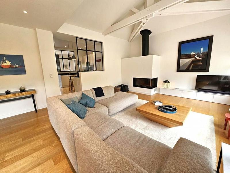 Maison - 170 m² - 9 pièces