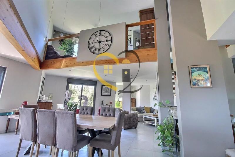 Maison - 176 m² - 6 pièces