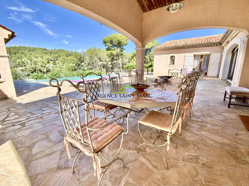 Maison - 300 m² - 4 pièces