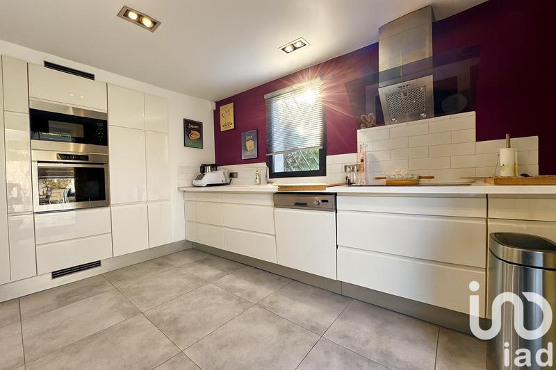 Maison - 212 m² - 5 pièces