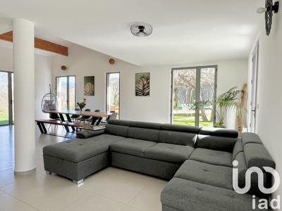 Maison - 256 m² - 7 pièces