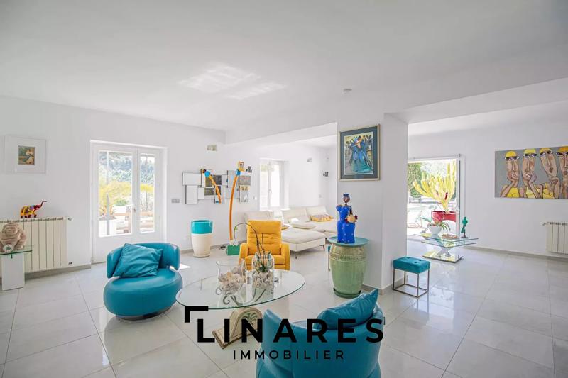 Villa - 320 m² - 5 pièces