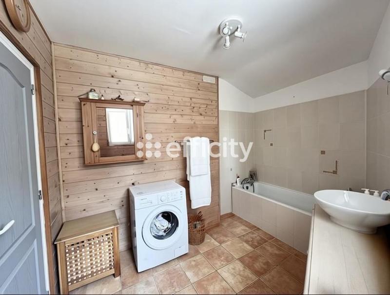 Maison - 260 m² - 10 pièces