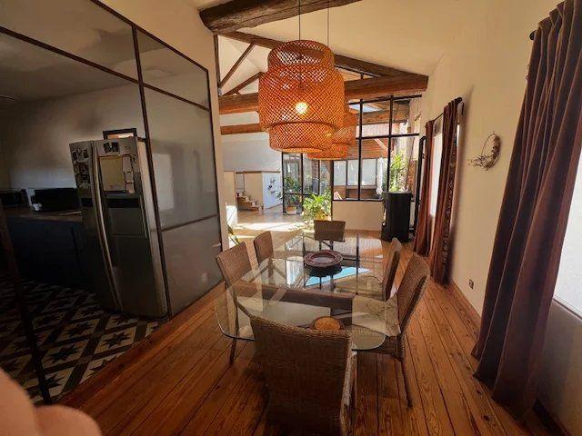 Appartement - 215 m² - 6 pièces