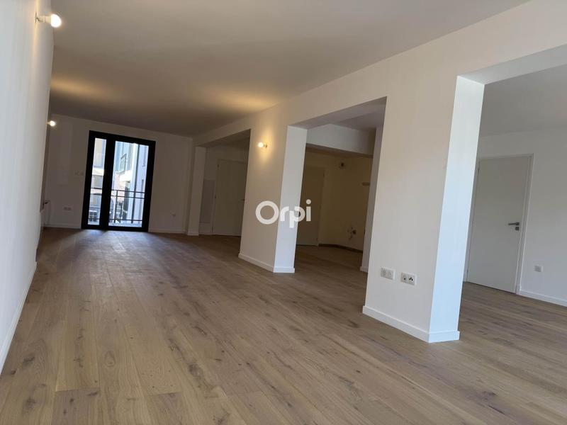 Loft - 118 m² - 3 pièces