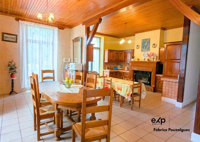 Maison - 280 m² - 9 pièces