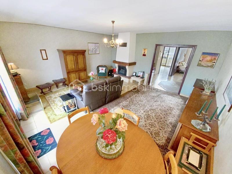 Maison - 180 m² - 6 pièces