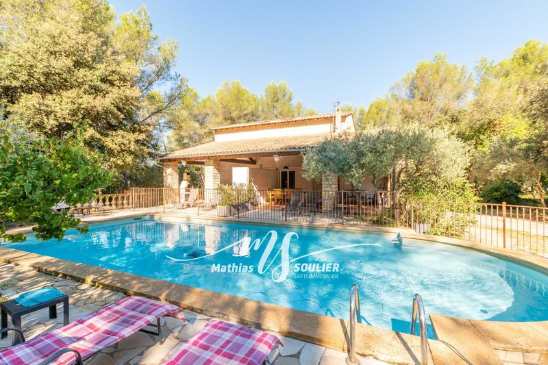 Maison - 300 m² - 15 pièces