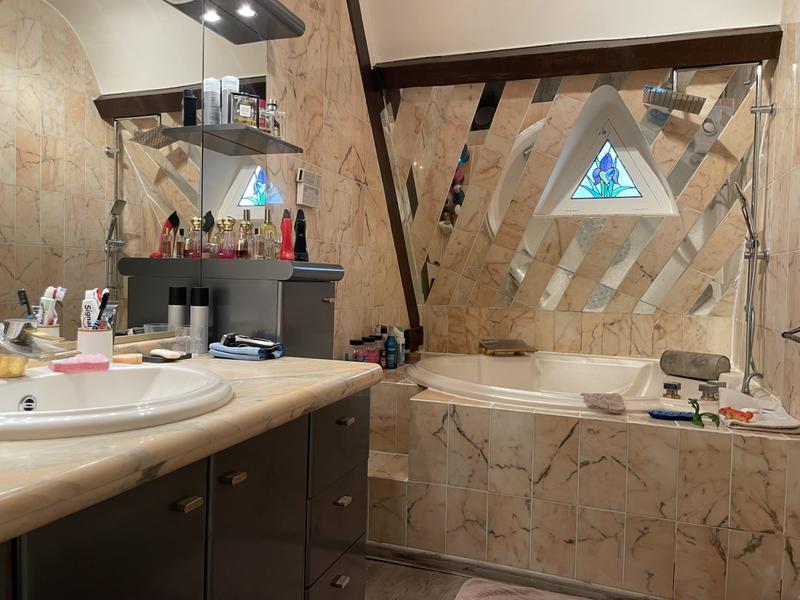 Maison - 225 m² - 8 pièces