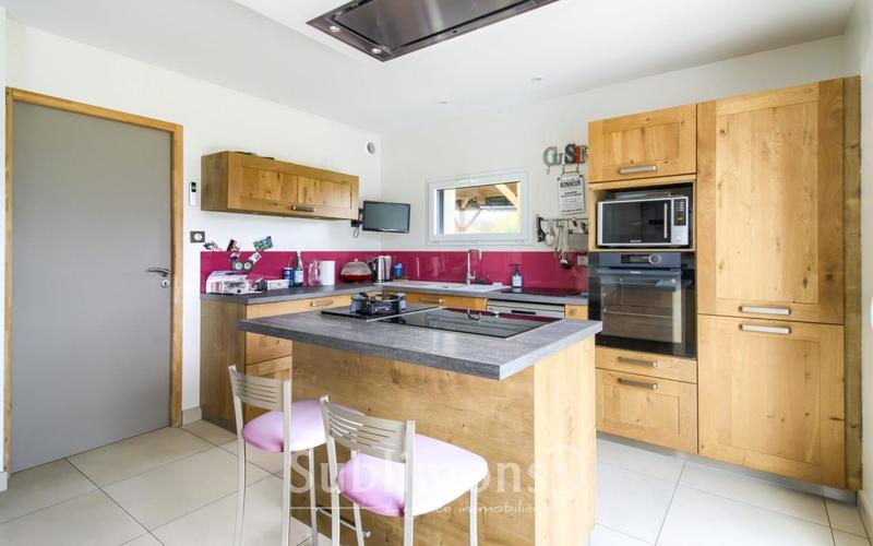 Maison - 177 m² - 9 pièces