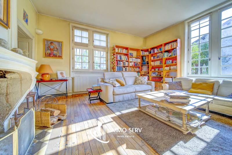 Maison - 600 m² - 16 pièces