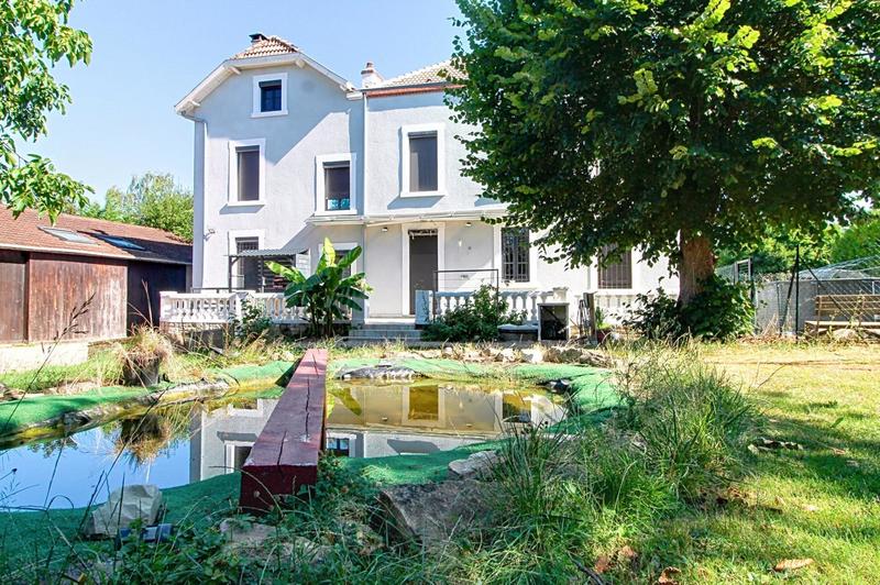 Maison - 251 m² - 12 pièces