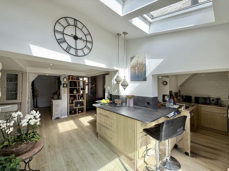 Maison de ville - 237 m² - 8 pièces