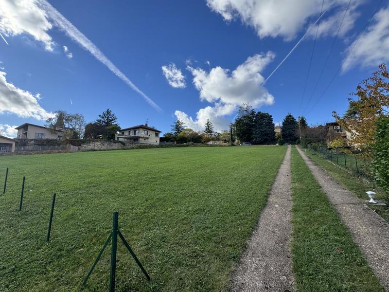 Terrain constructible - 900 m²