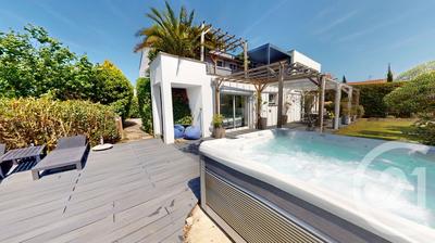 Maison - 234 m² - 6 pièces