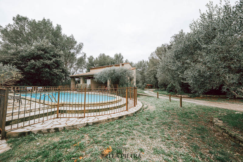 Maison - 351 m² - 15 pièces