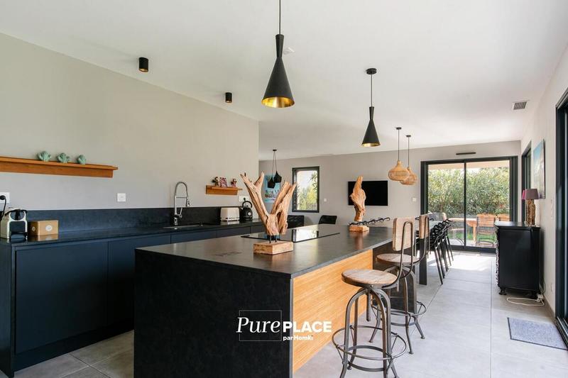 Maison - 180 m² - 7 pièces