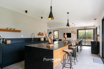 Maison - 180 m² - 7 pièces