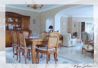 Maison - 200 m² - 6 pièces