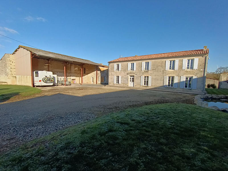 Maison - 253 m² - 8 pièces