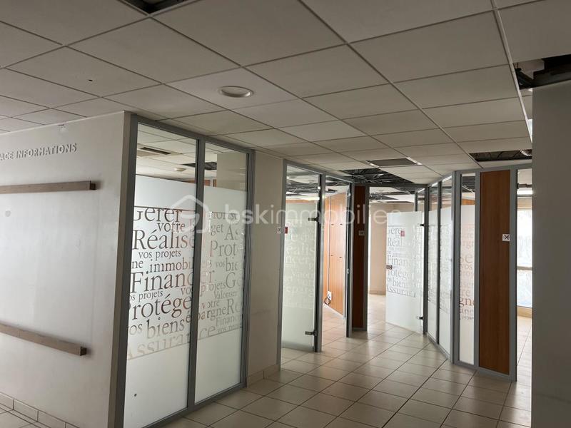 Local commercial - 150 m² - 5 pièces