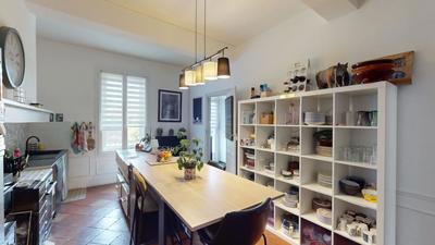 Maison - 300 m² - 8 pièces