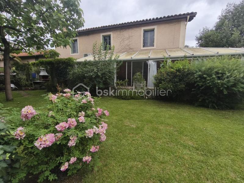 Propriété - 225 m² - 9 pièces