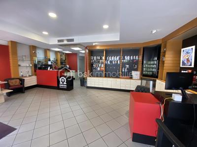 Local commercial - 129 m² - 4 pièces