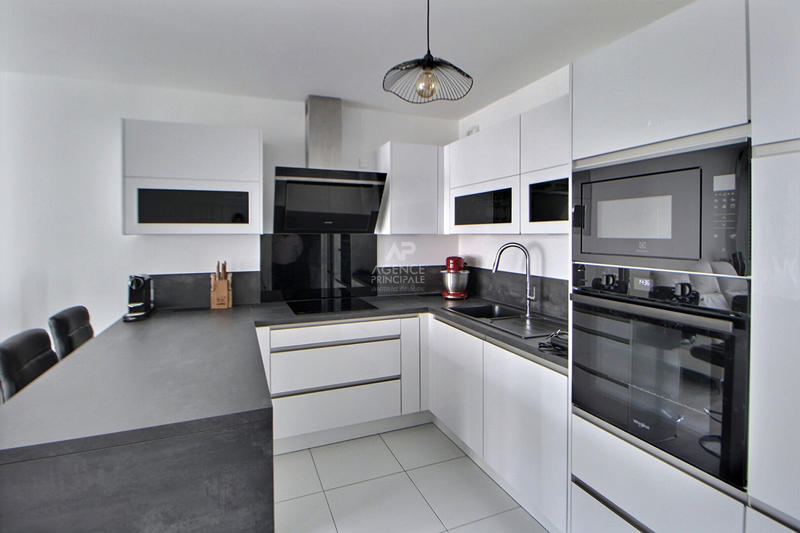 Appartement - 90 m² - 4 pièces