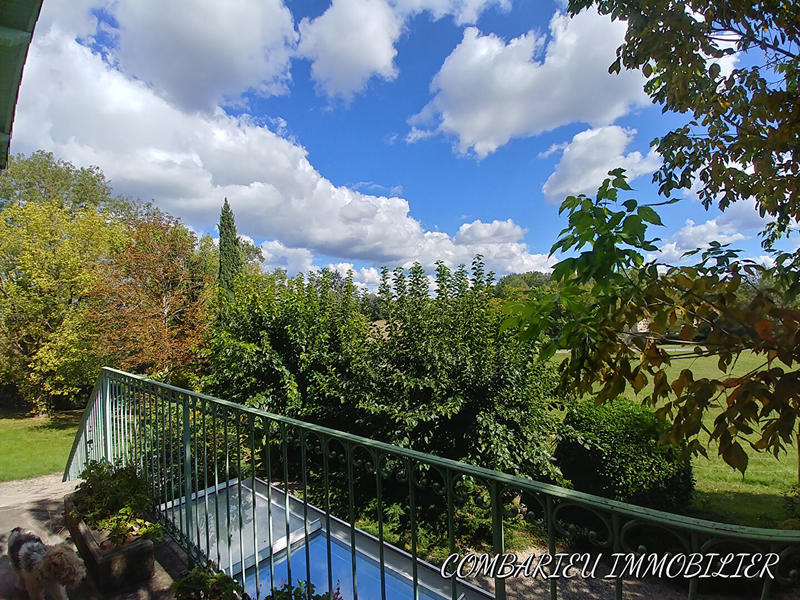 Maison - 220 m² - 9 pièces