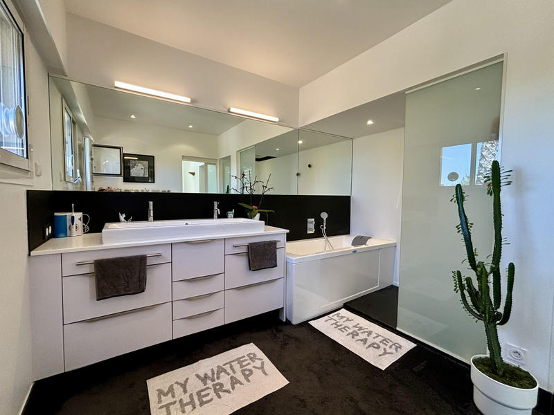 Villa - 282 m² - 8 pièces