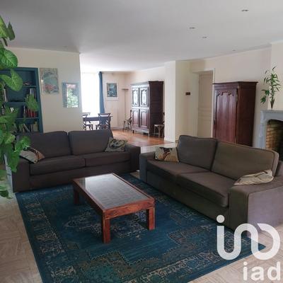 Maison - 215 m² - 8 pièces