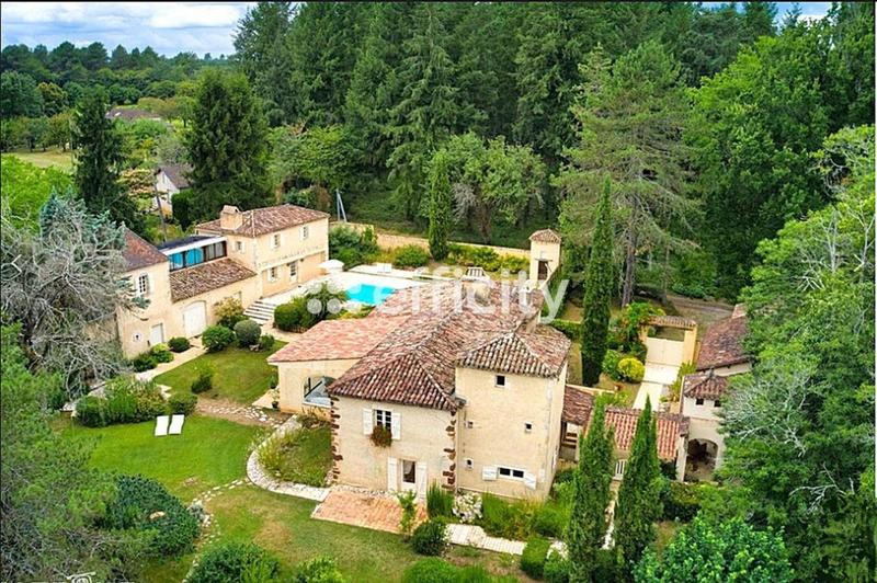 Demeure - 450 m² - 12 pièces