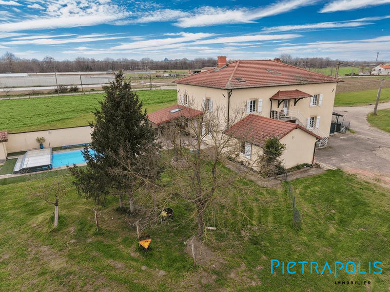Maison ancienne - 357 m² - 5 pièces