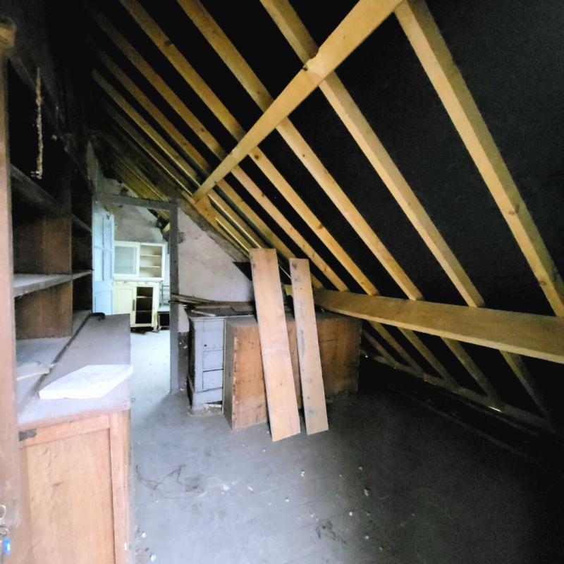 Maison - 99 m² - 7 pièces