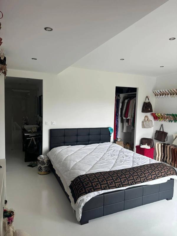 Maison - 186 m² - 7 pièces