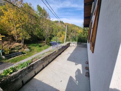 Maison traditionnelle - 121 m² - 9 pièces