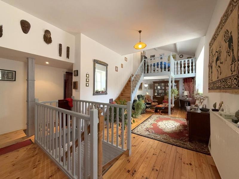 Maison - 300 m² - 7 pièces