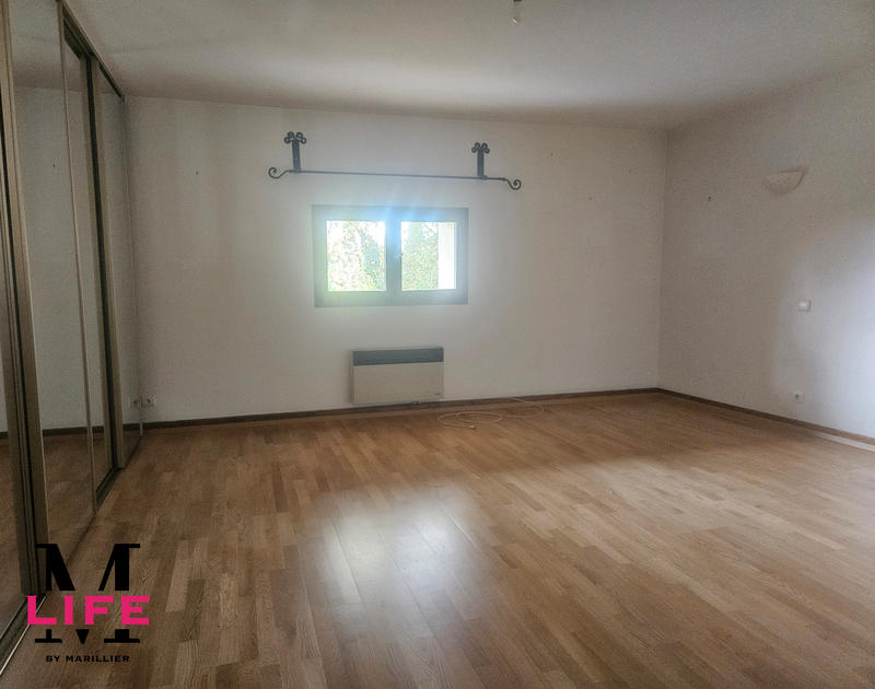 Maison - 251 m² - 6 pièces