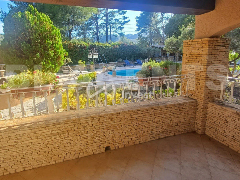 Maison - 230 m² - 7 pièces