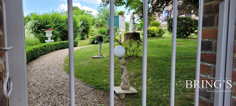 Maison - 222 m² - 9 pièces