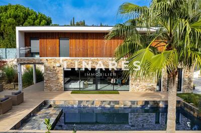 Villa - 242 m² - 5 pièces