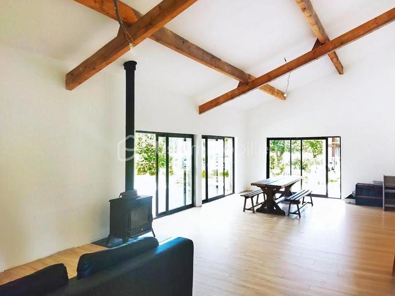 Maison - 215 m² - 7 pièces