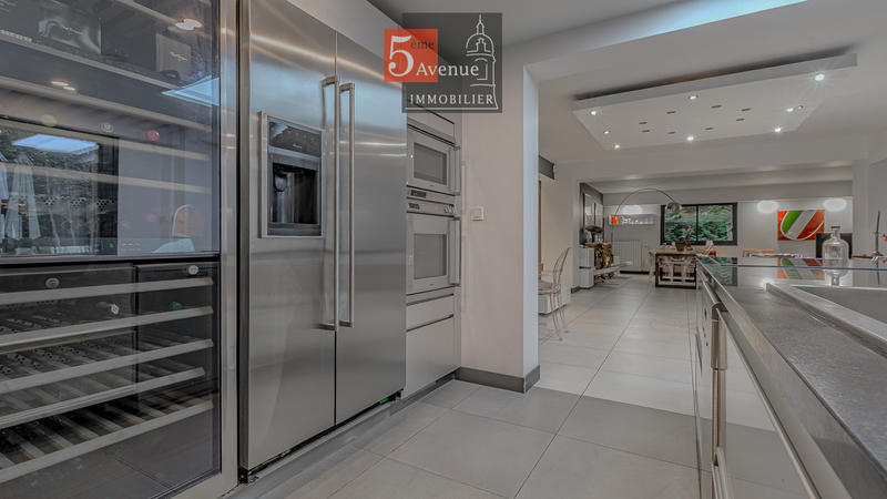 Maison - 400 m² - 8 pièces